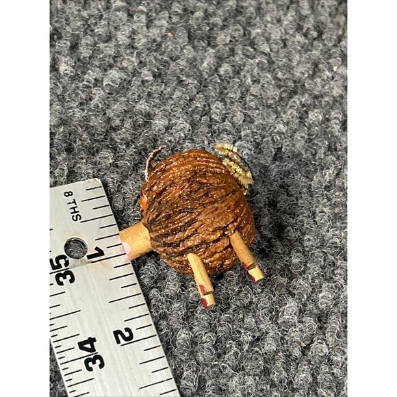 Anthropomorphic Pig Salt Pepper Shakers Walnut Small MCM Folk Art - Picture 9 of 9